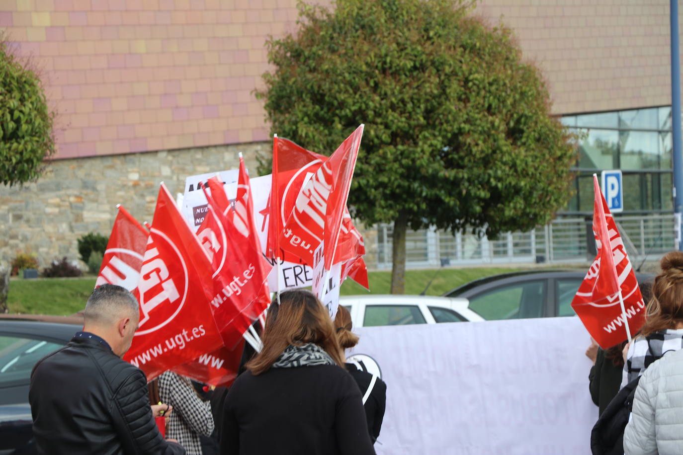 Las trabajadoras reclaman que no se precarice su empleo y se mantegan todos los puestos.