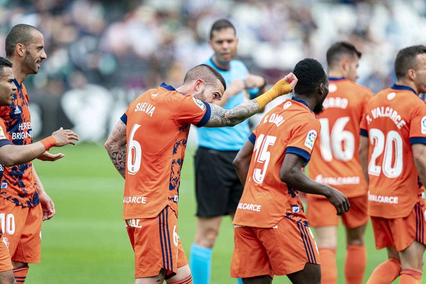 El conjunto berciano vivió el primer partido con público en el fútbol profesional desde hace más de un año en su visita al CD Castellón