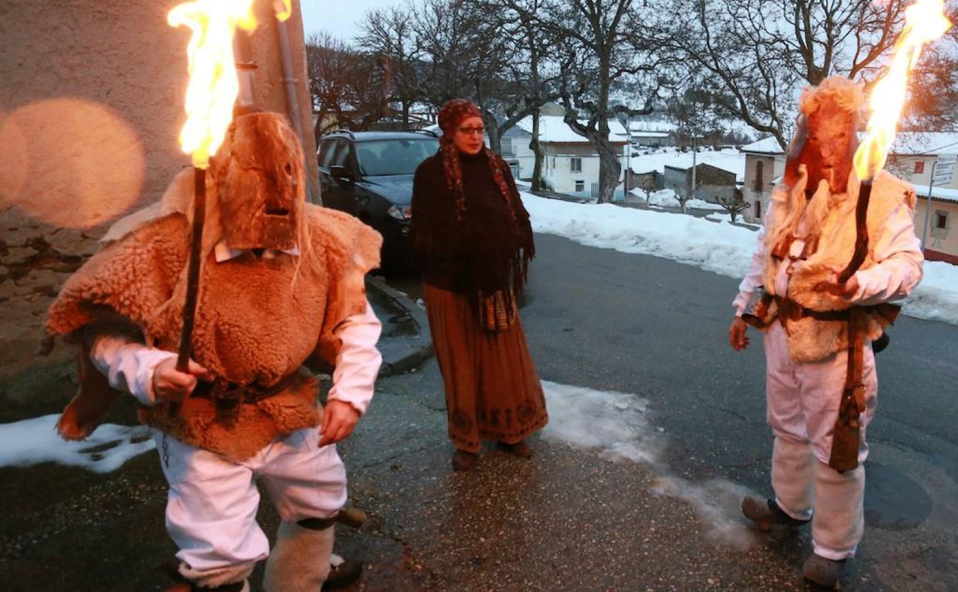 Un zafarrón de Riello preparado para asustar a la concurrencia en carnaval.