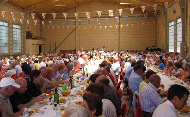 Multitudinaria comida de hermandad.