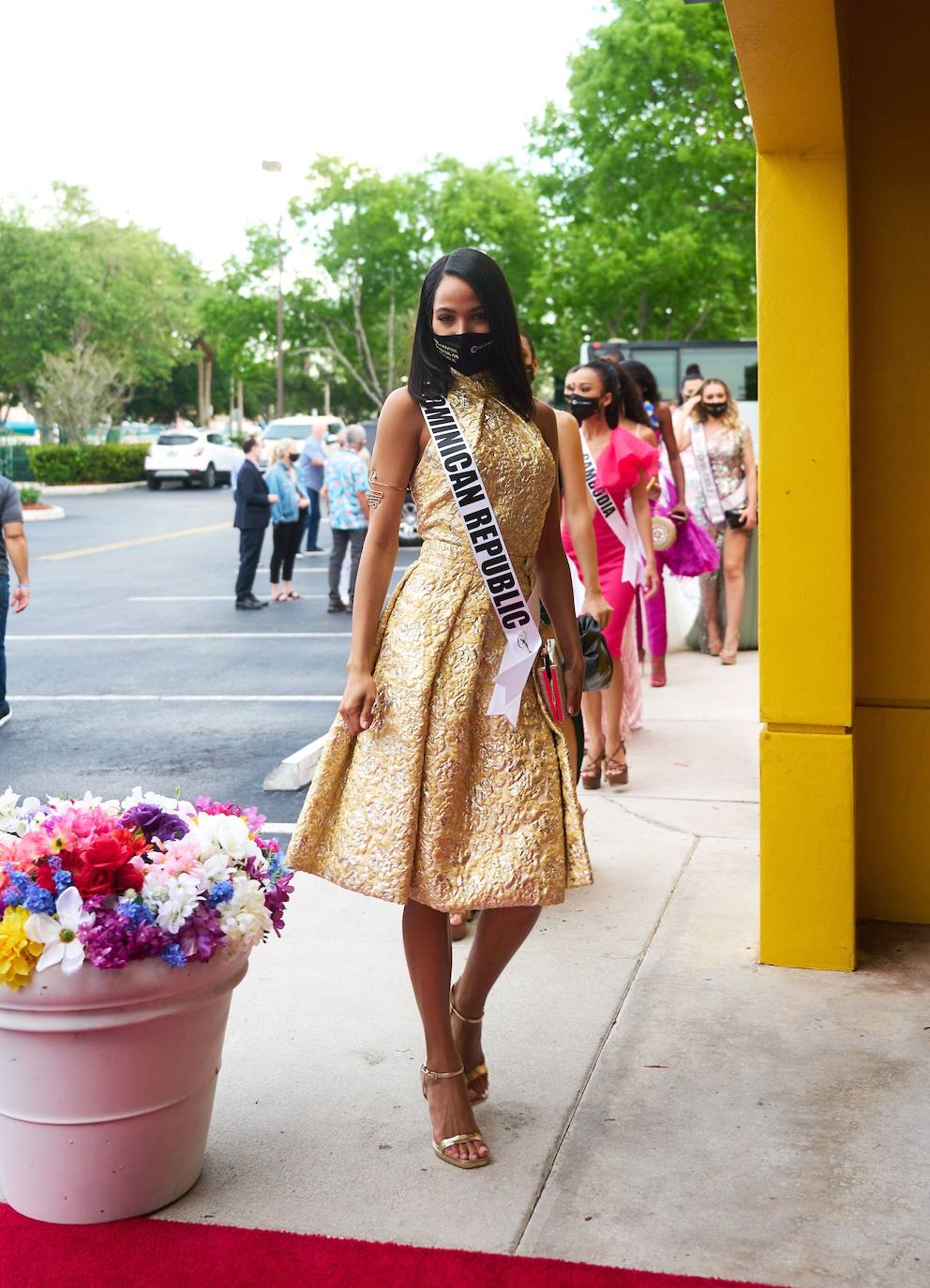 La 69 edición del certamen Miss Universo, celebrado esta madrugada en Miami, ha estado llena de vestidos espectaculares y momentos para la historia. La candidata española era la leonesa Andrea Martínez, que se presentó porque consideraba el concurso una potente herramienta para dar voz a causas sociales. Y estaba en lo cierto. En esta gala hemos podido ver guiños reivindicativos, como el que realizó la candidata de Myanmar, que portó un letrero en el que se podía leer «Pray for Myanmar». Finalmente, la ganadora de Miss Universo 2021 ha sido la representante de México, Andrea Meza. 