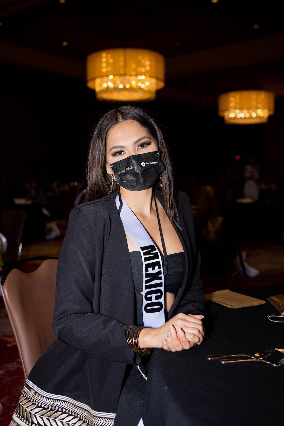 La 69 edición del certamen Miss Universo, celebrado esta madrugada en Miami, ha estado llena de vestidos espectaculares y momentos para la historia. La candidata española era la leonesa Andrea Martínez, que se presentó porque consideraba el concurso una potente herramienta para dar voz a causas sociales. Y estaba en lo cierto. En esta gala hemos podido ver guiños reivindicativos, como el que realizó la candidata de Myanmar, que portó un letrero en el que se podía leer «Pray for Myanmar». Finalmente, la ganadora de Miss Universo 2021 ha sido la representante de México, Andrea Meza. 