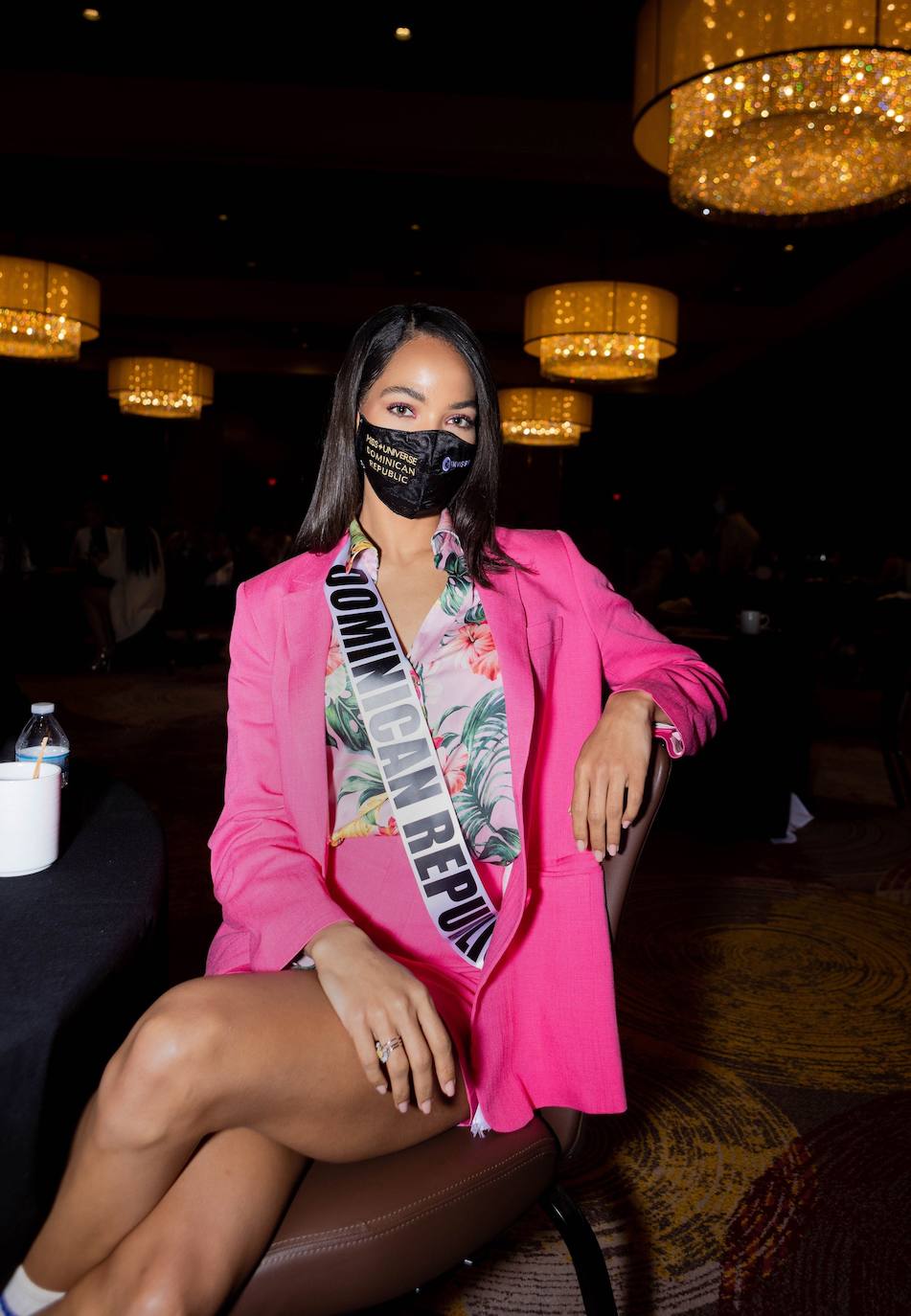 La 69 edición del certamen Miss Universo, celebrado esta madrugada en Miami, ha estado llena de vestidos espectaculares y momentos para la historia. La candidata española era la leonesa Andrea Martínez, que se presentó porque consideraba el concurso una potente herramienta para dar voz a causas sociales. Y estaba en lo cierto. En esta gala hemos podido ver guiños reivindicativos, como el que realizó la candidata de Myanmar, que portó un letrero en el que se podía leer «Pray for Myanmar». Finalmente, la ganadora de Miss Universo 2021 ha sido la representante de México, Andrea Meza. 