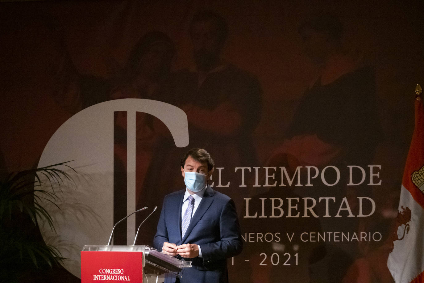 l presidente de la Junta de Castilla y León, Alfonso Fernández Mañueco, el presidente de las Cortes y de la Fundación de Castilla y León, Luis Fuentes, y el profesor Salvador Rus, comisario de los actos del V centenario de los Comuneros, en lainauguración del congreso.