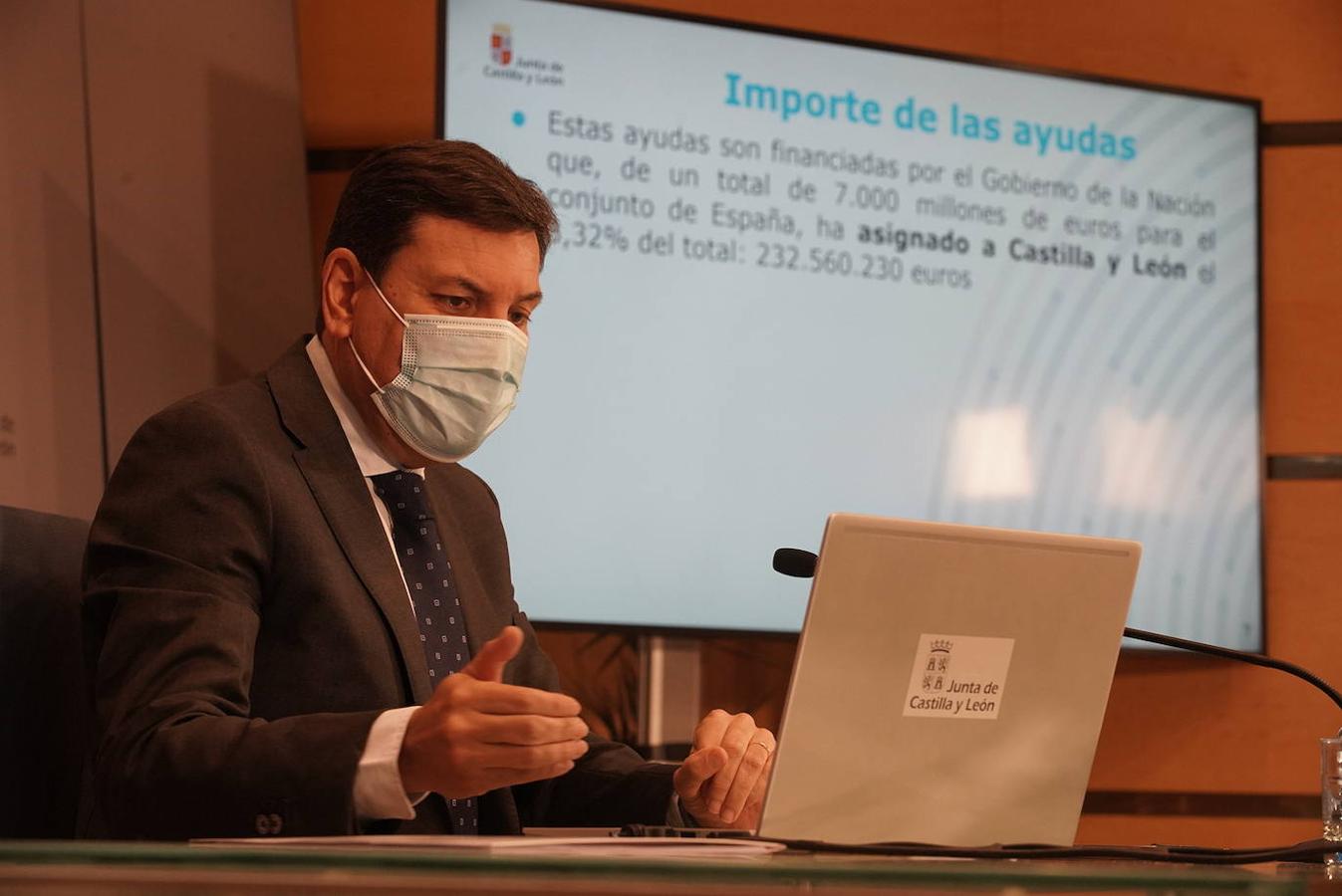 El consejero de Economía y Hacienda, Carlos Fernández Carriedo, presenta la nueva línea de ayudas directas a autónomos y empresas para reducir el impacto económico de la COVID-19