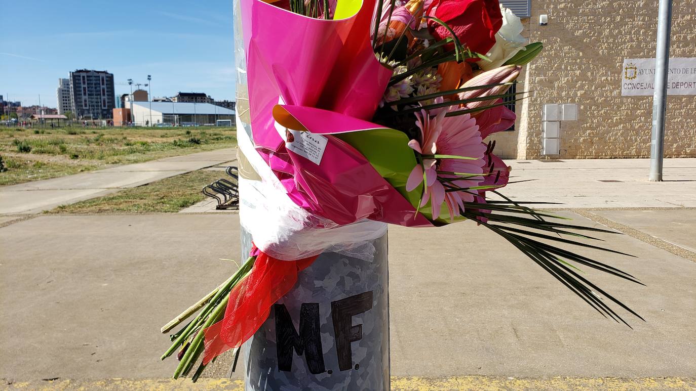 Los universitarios leoneses rinden homenaje a su compañero fallecido tras ser apuñalado de madrugada en las inmediaciones del pabellón de La Torre.