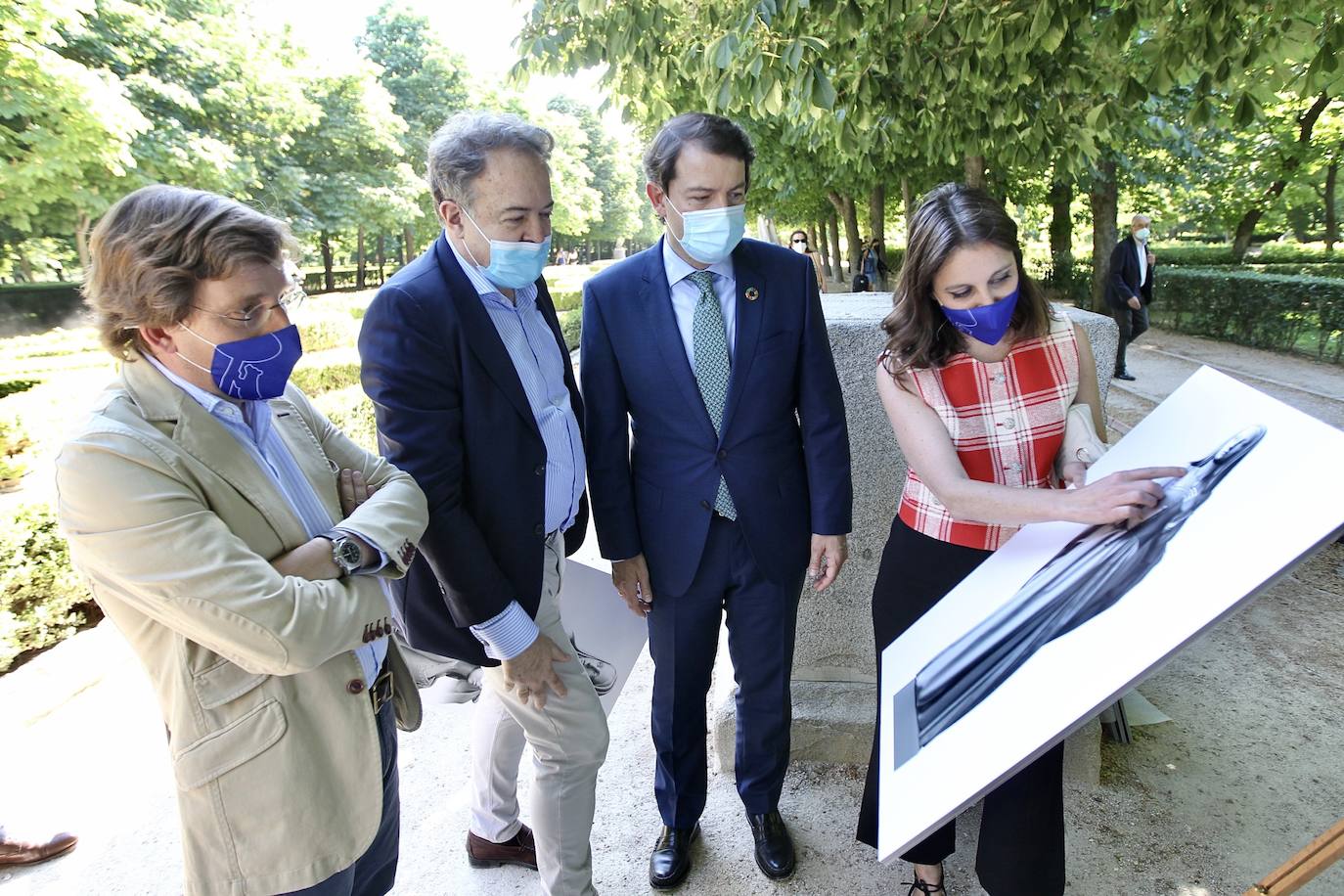 Alfonso Fernández Mañueco junto a Andrea Levy y José Luis Martínez-Almeida. 