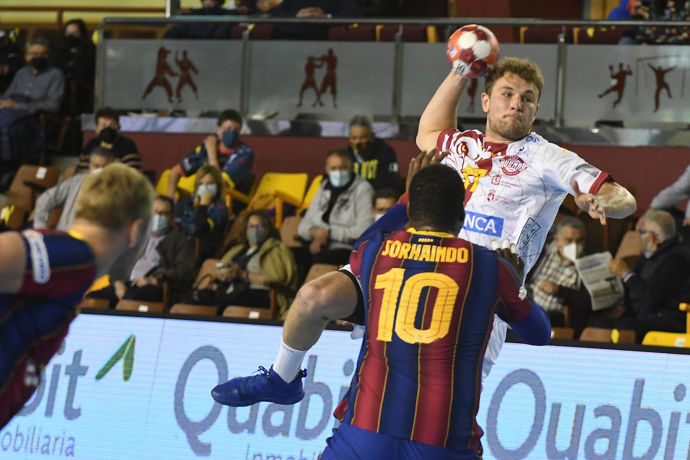 El conjunto leonés no pudo con el todopoderoso equipo blaugrana.