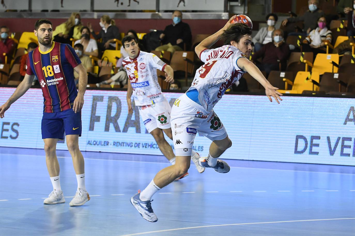 El conjunto leonés no pudo con el todopoderoso equipo blaugrana.