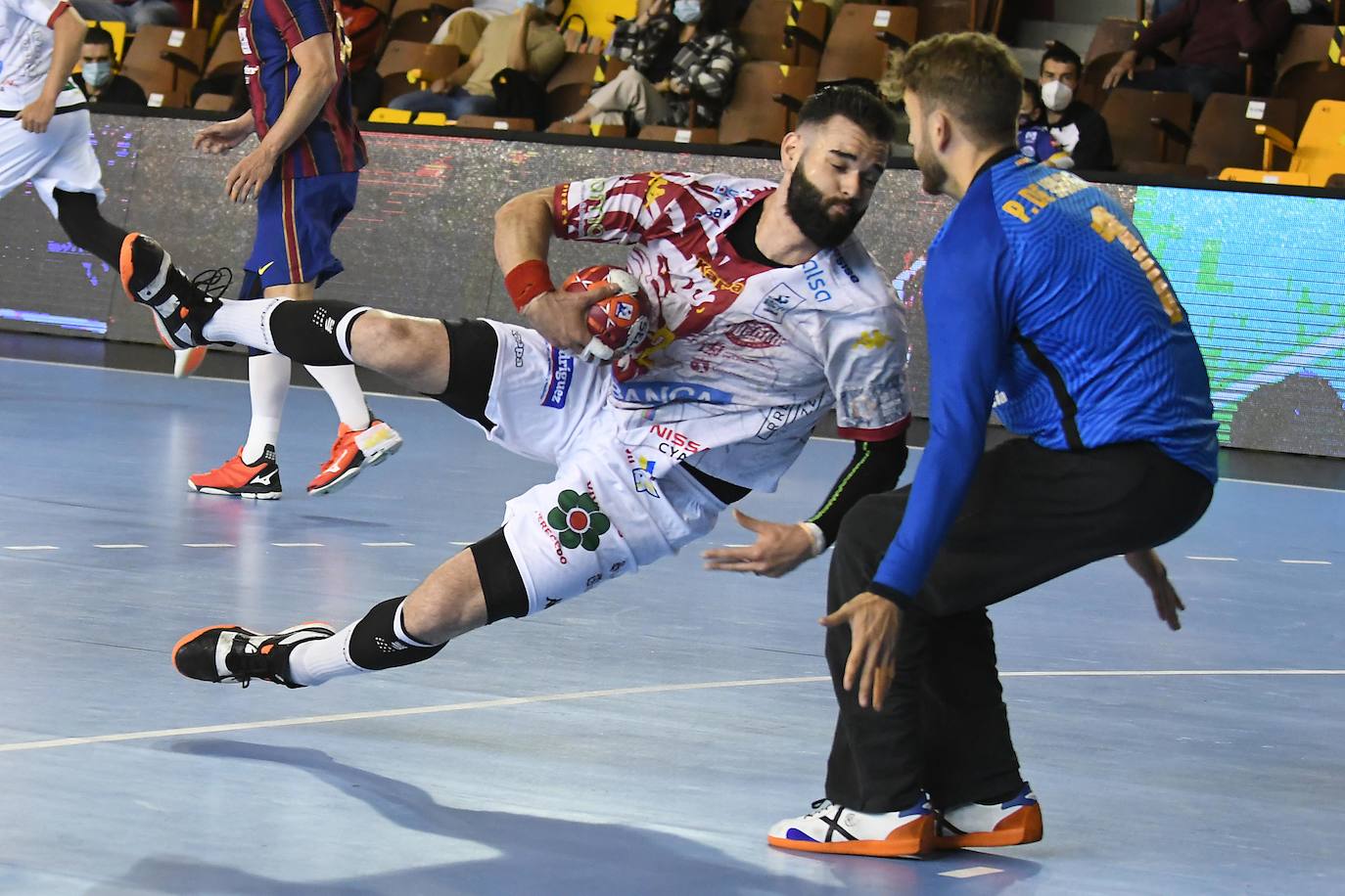 El conjunto leonés no pudo con el todopoderoso equipo blaugrana.