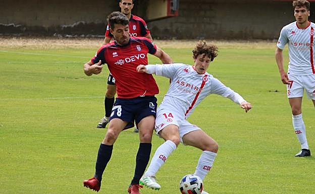 Un instante del partido en Puente Castro.