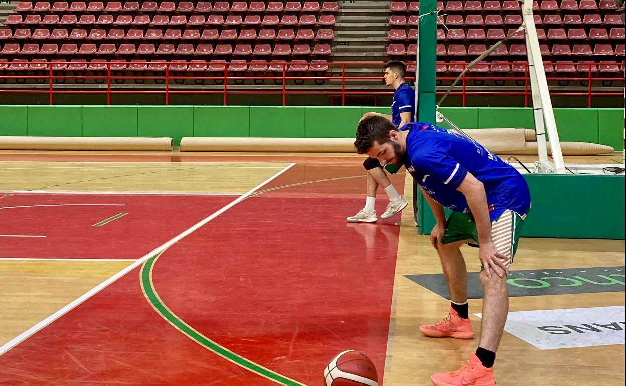 Un instante del entrenamiento previo al partido.