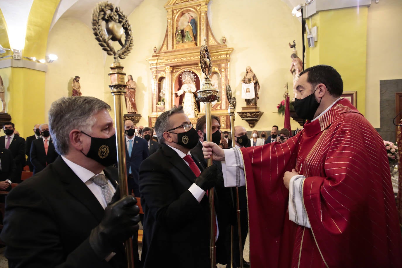 Coincidiendo con el domingo de Pentecostés, se ha producido el relevo de la cofradía en una solemne eucaristía en Santa Nonia