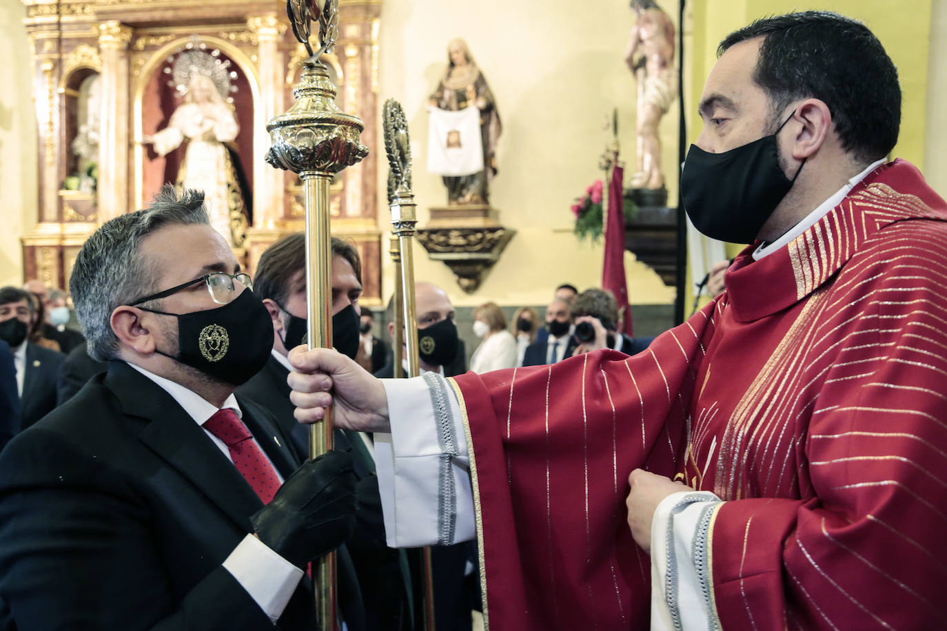 Coincidiendo con el domingo de Pentecostés, se ha producido el relevo de la cofradía en una solemne eucaristía en Santa Nonia