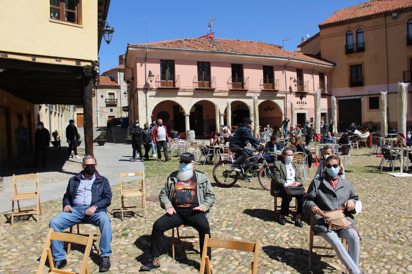 El autor Pedro Gómez García relata en su primera obra «800 años de historia» de la emblemática plaza leonesa.
