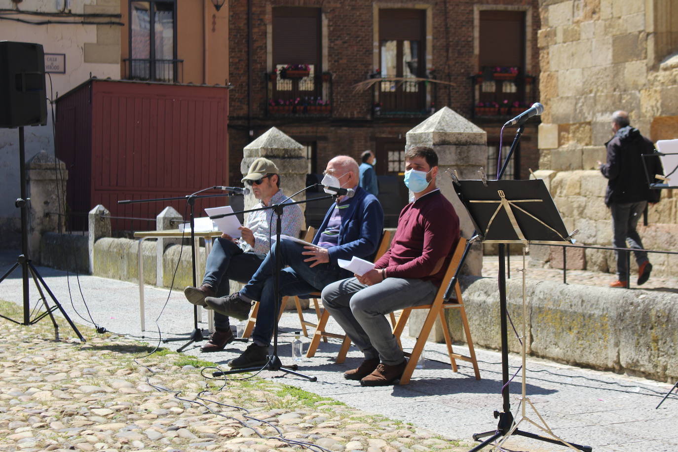 El autor Pedro Gómez García relata en su primera obra «800 años de historia» de la emblemática plaza leonesa.