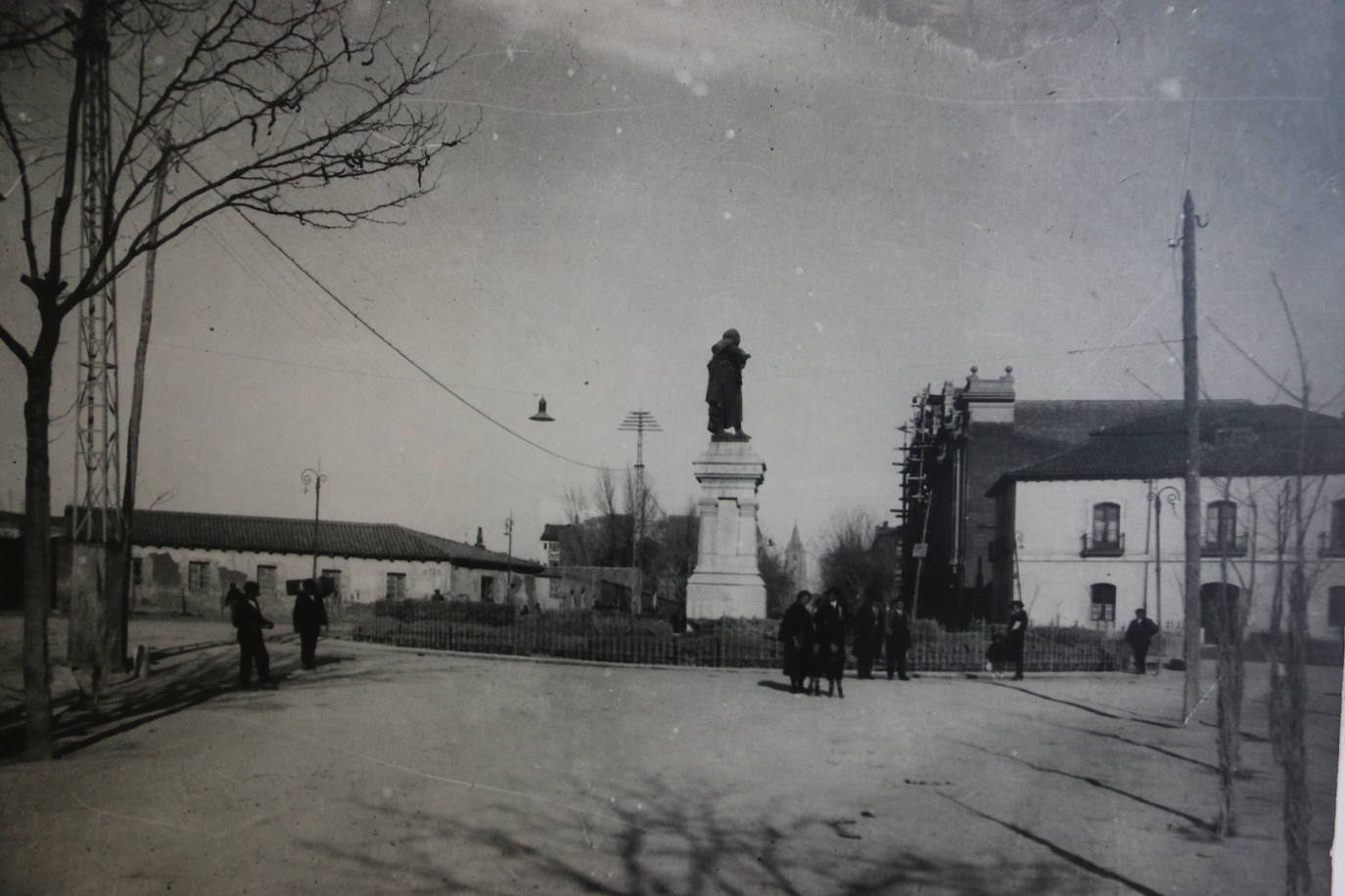 Plaza de Guzmán el Bueno a inicios del siglo XX.