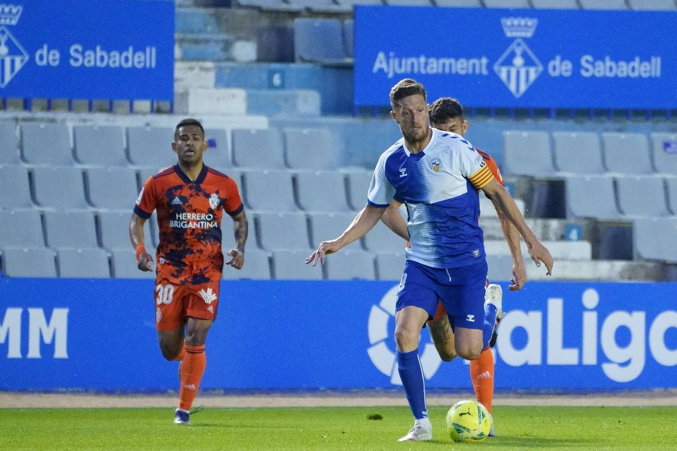 La SD Ponferradina visita la Nova Creu Alta para medirse al CE Sabadell en el último partido a domicilio del curso.