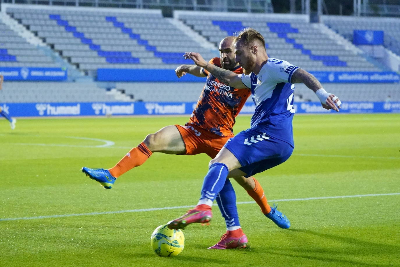 La SD Ponferradina visita la Nova Creu Alta para medirse al CE Sabadell en el último partido a domicilio del curso.