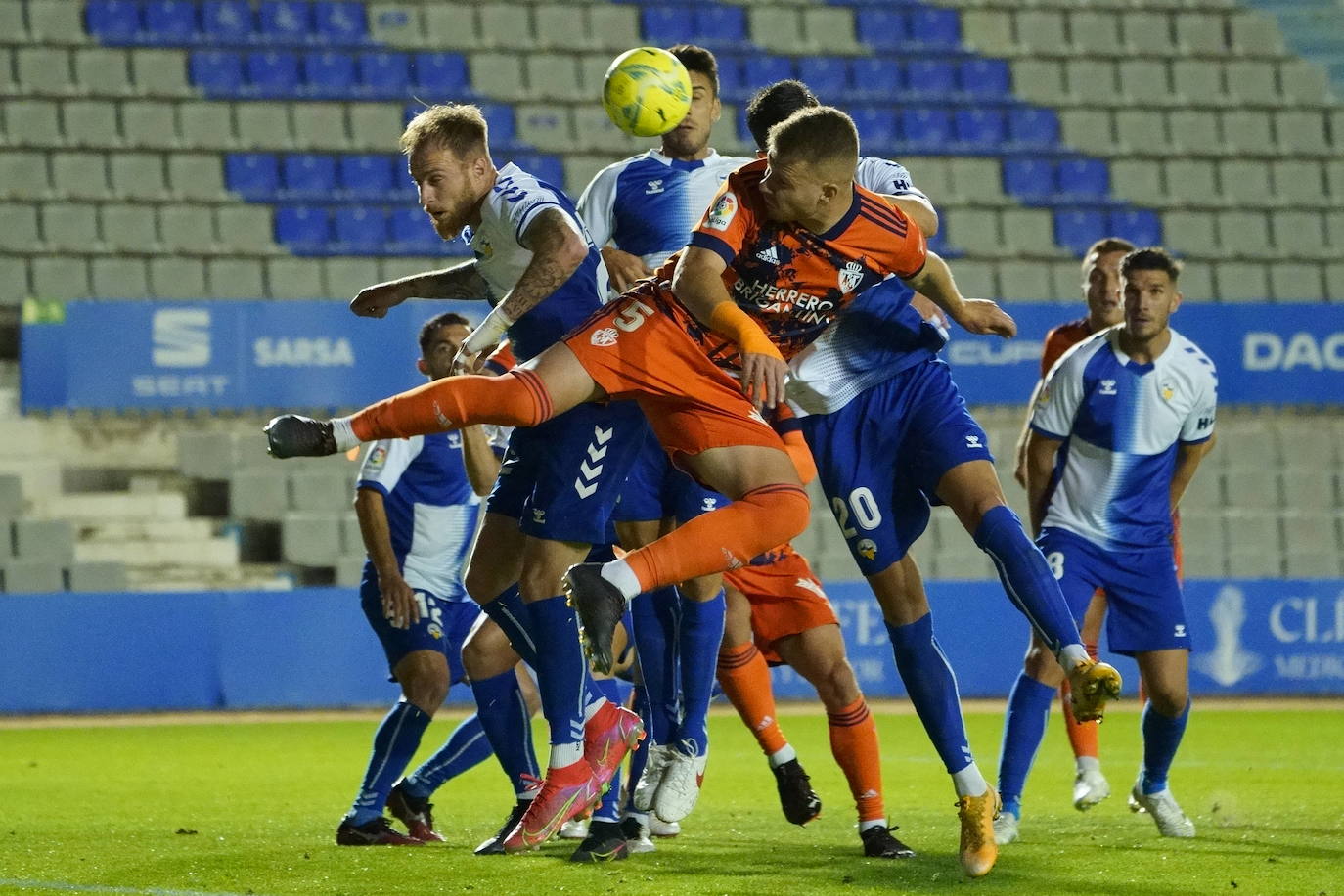 La SD Ponferradina visita la Nova Creu Alta para medirse al CE Sabadell en el último partido a domicilio del curso.