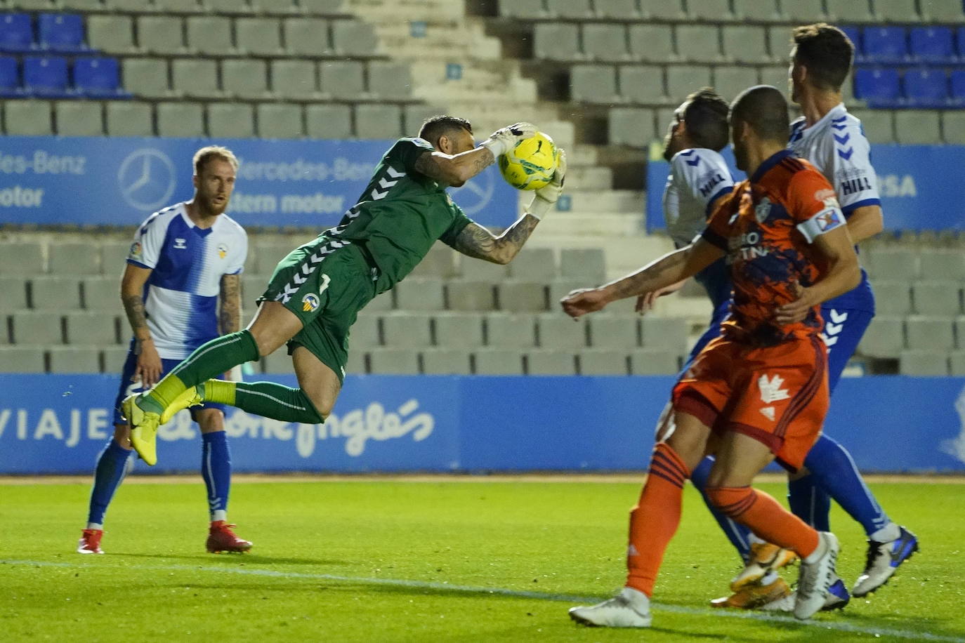 La SD Ponferradina visita la Nova Creu Alta para medirse al CE Sabadell en el último partido a domicilio del curso.