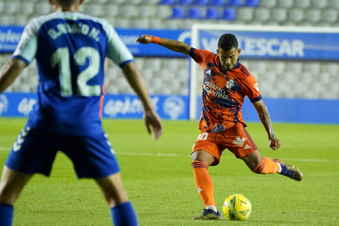 La SD Ponferradina visita la Nova Creu Alta para medirse al CE Sabadell en el último partido a domicilio del curso.