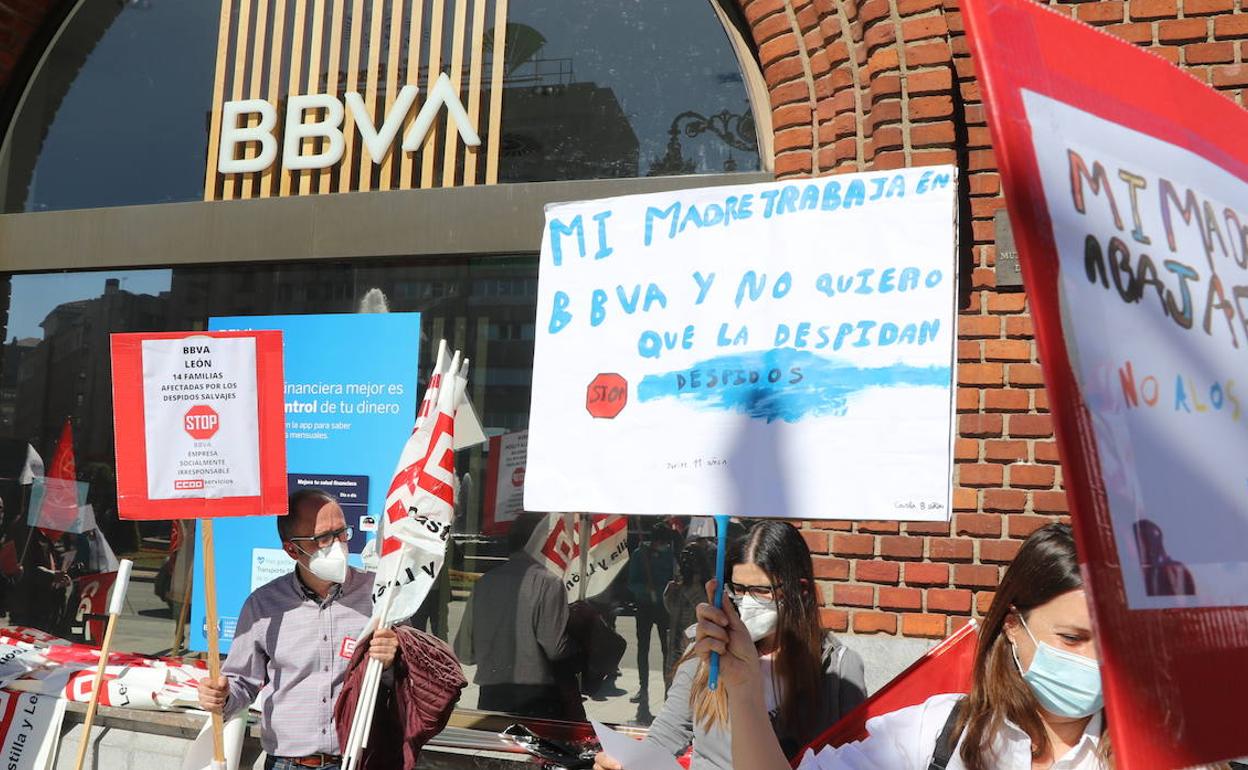 Protesta de los empleados del BBVA en León.