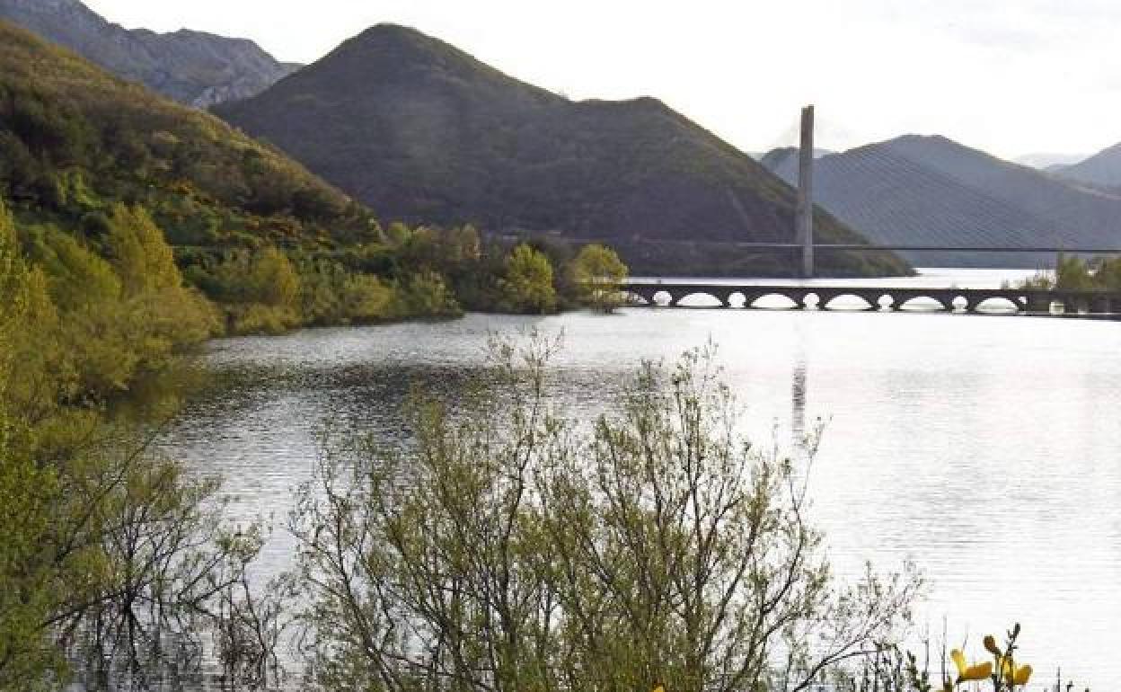 Embalse de Barrios de Luna, en la provincia de León.