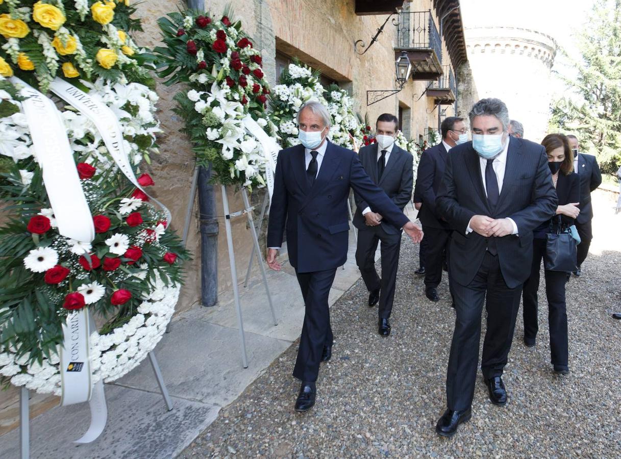 El ministro de Cultura y Deporte, José Manuel Rodríguez Uribes, asiste al funeral del compositor y director de orquesta Cristóbal Halffter en la Colegiata de Villafranca del Bierzo