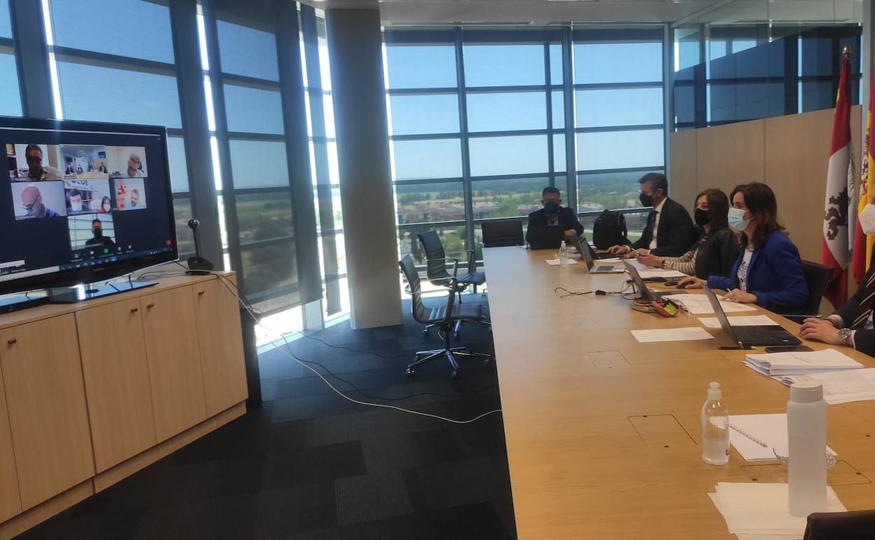 Reunión del Diálogo Social en Castilla y León para alcanzar el acuerdo.