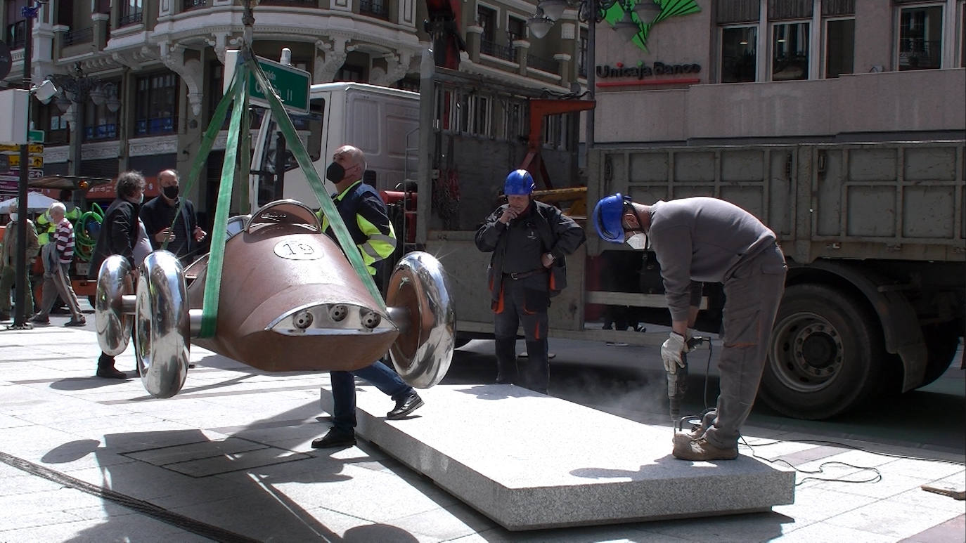 Cinco artistas leones que exhibirán seis de sus obras en la avenida leonesa que, una vez peatonalizada, busca ser un espacio artístico más de la ciudad