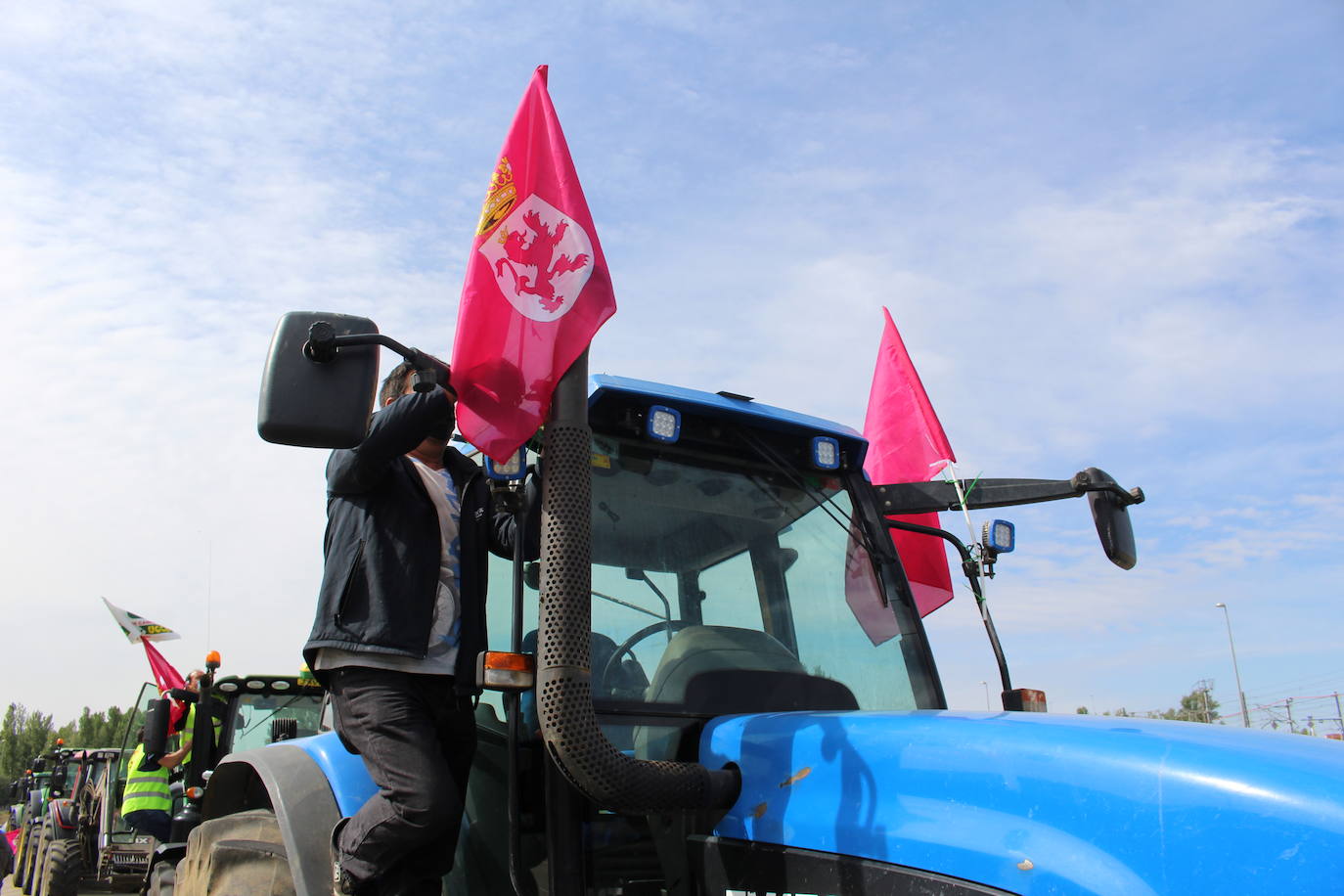 Trece camiones recorren las calles de León contra una PAC «cada vez menos productivista».