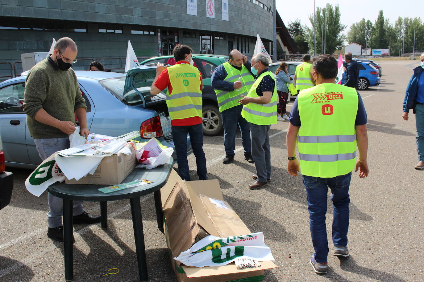 Trece camiones recorren las calles de León contra una PAC «cada vez menos productivista».