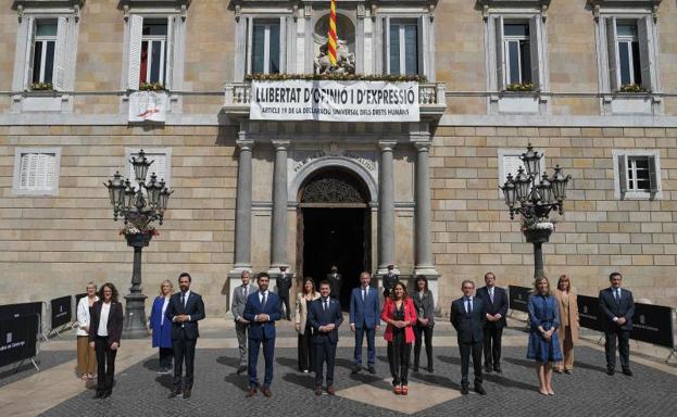 Aragonés posa con los mimebros de su gobierno. 