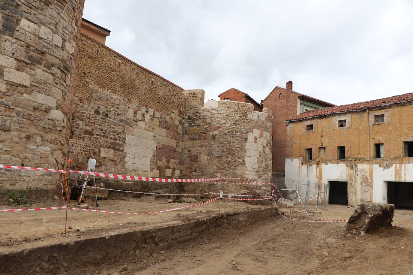 La zona arqueológica de la Era del Moro dotará a la capital de nuevos lienzos de su muralla que será puesta en valor.