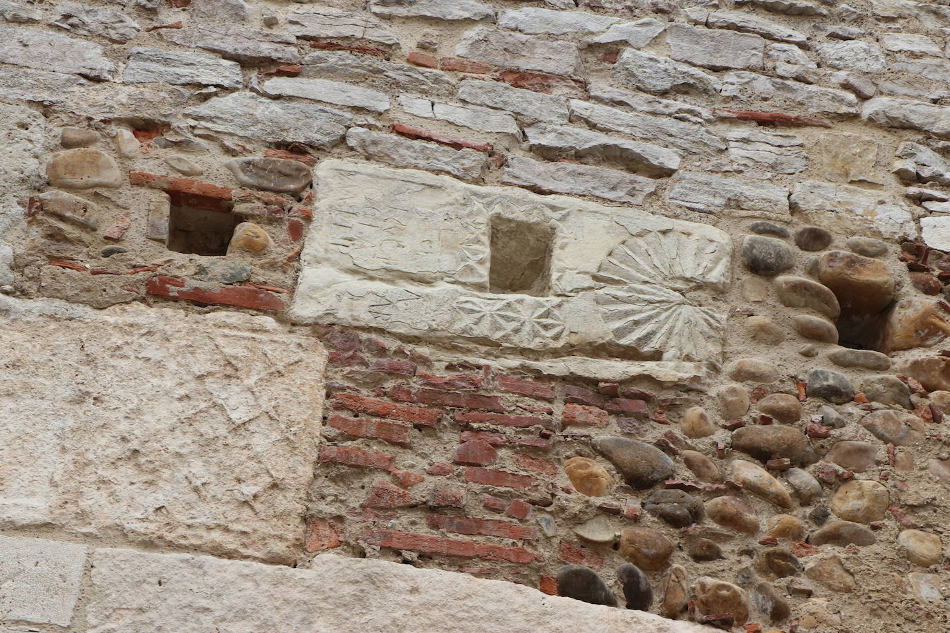 La zona arqueológica de la Era del Moro dotará a la capital de nuevos lienzos de su muralla que será puesta en valor.