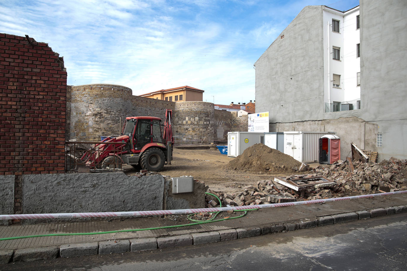 La zona arqueológica de la Era del Moro dotará a la capital de nuevos lienzos de su muralla que será puesta en valor.