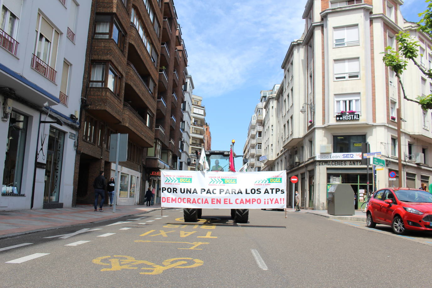 Trece camiones recorren las calles de León contra una PAC «cada vez menos productivista».