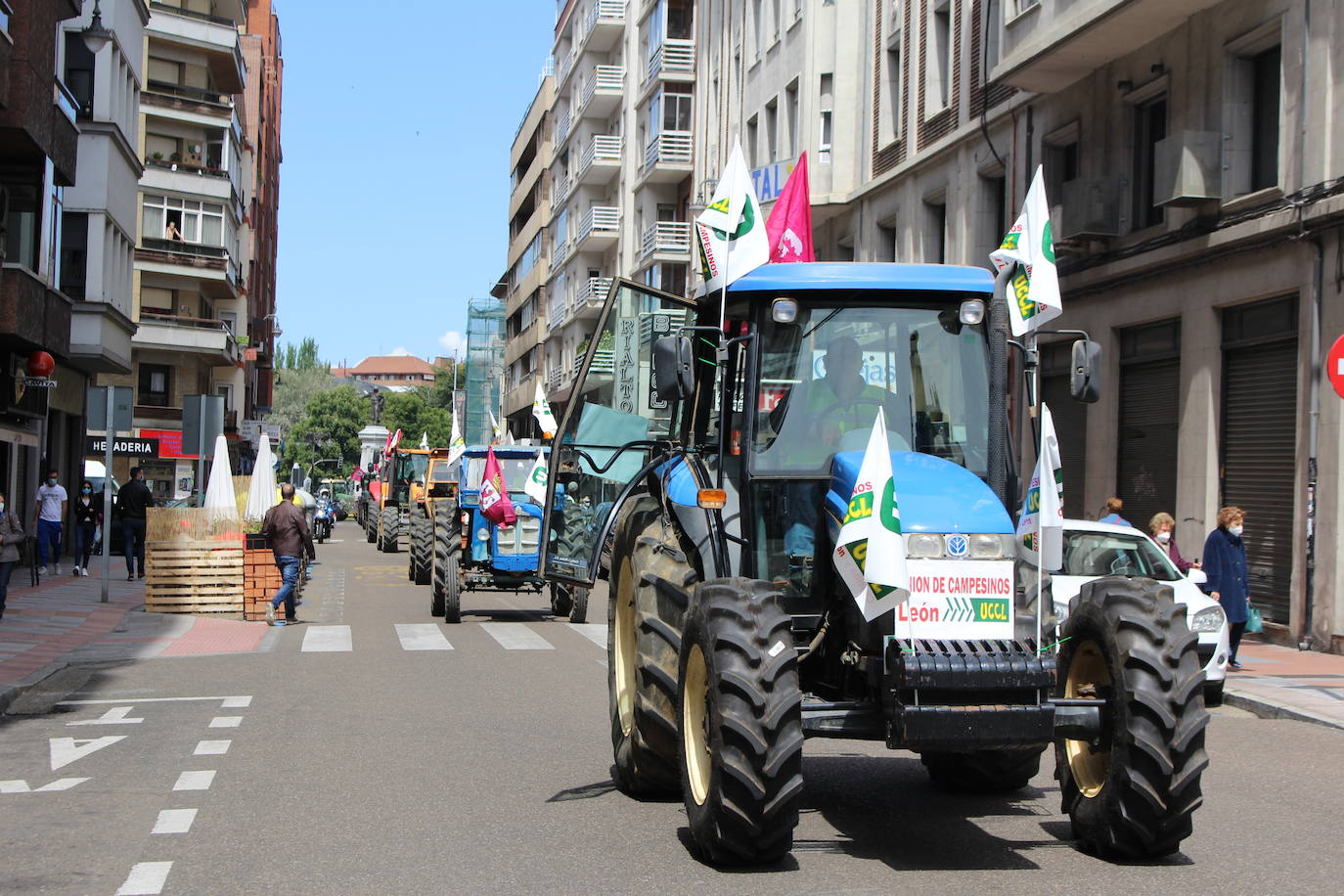 Trece camiones recorren las calles de León contra una PAC «cada vez menos productivista».