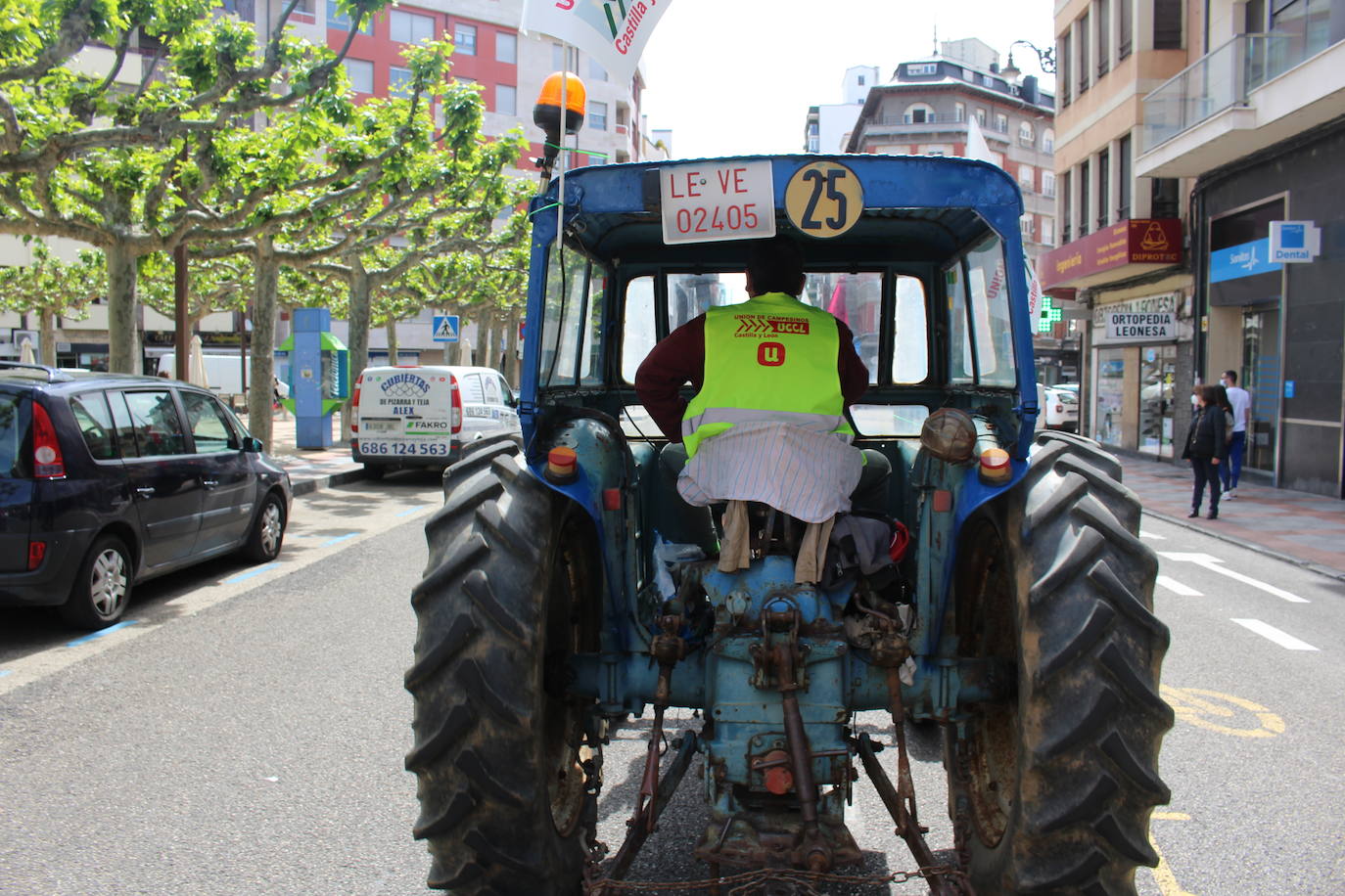 Trece camiones recorren las calles de León contra una PAC «cada vez menos productivista».