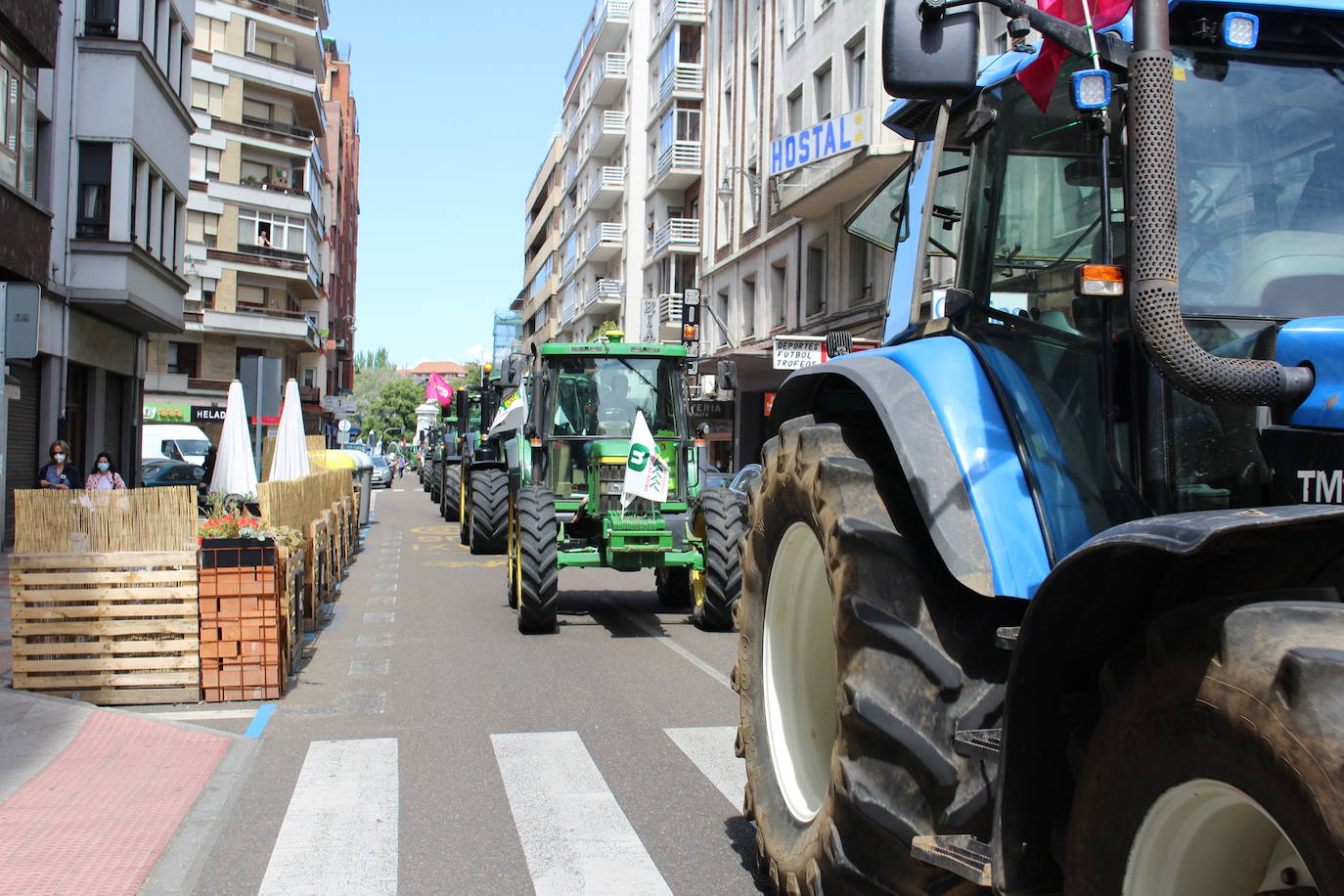 Trece camiones recorren las calles de León contra una PAC «cada vez menos productivista».