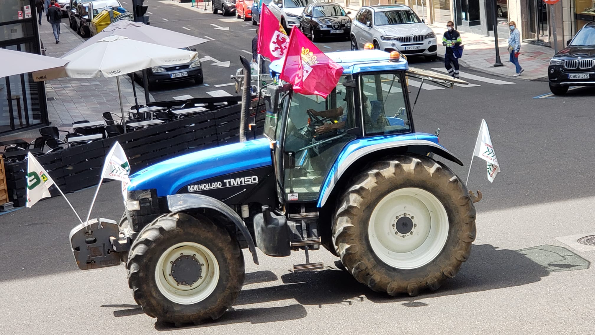 Trece camiones recorren las calles de León contra una PAC «cada vez menos productivista».