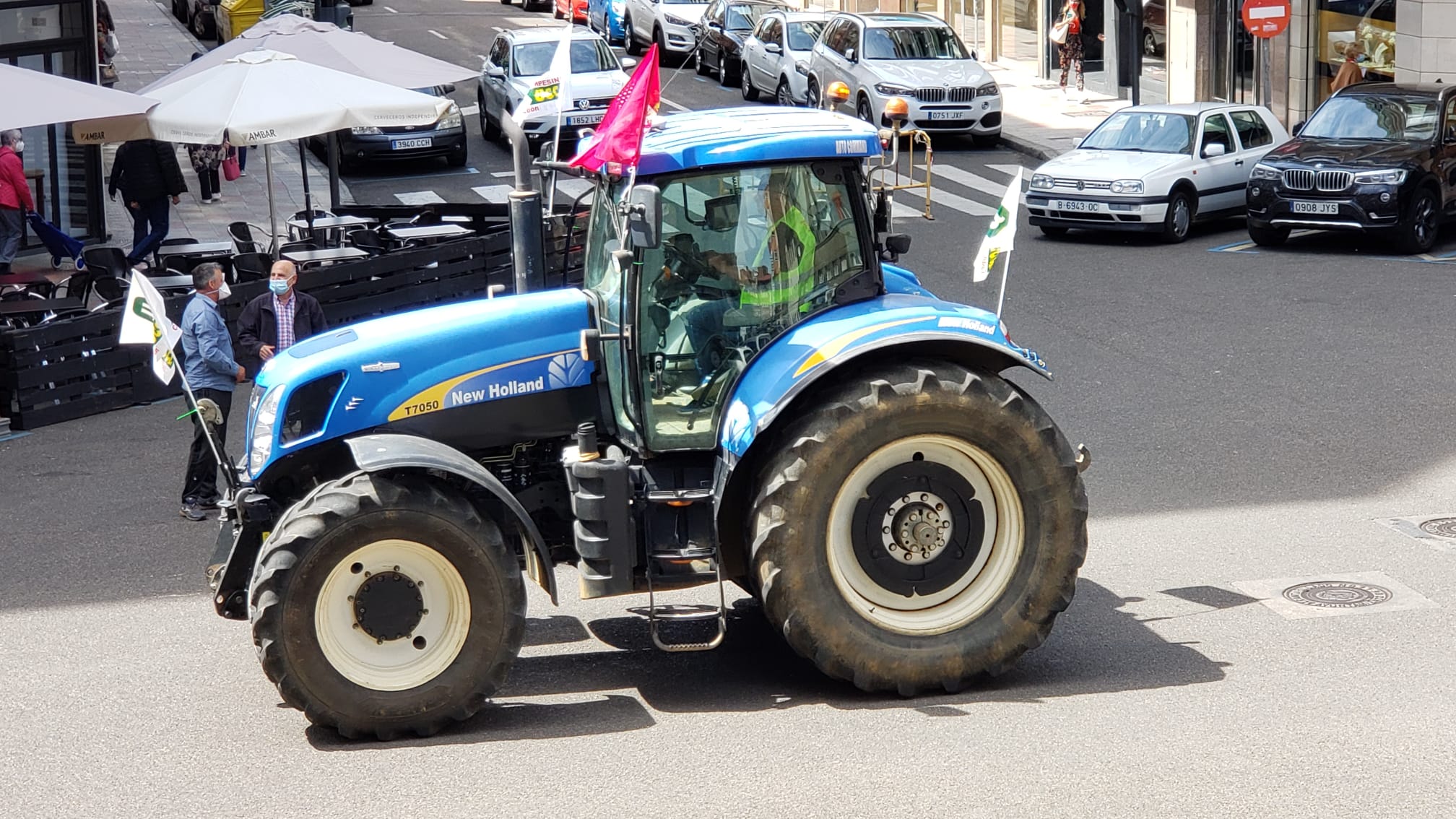 Trece camiones recorren las calles de León contra una PAC «cada vez menos productivista».