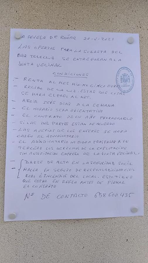 La localidad leonesa de La Devesa de Boñar, con 40 habitantes en invierno «y muchos más en verano», toma la decisión de 'regalar' su teleclub para animar a que «la gente venga a esta zona de la provincia». 