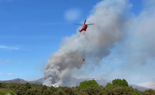 El incendio declarado en el campo de tiro del Teleno afecta ya a 600 hectáreas