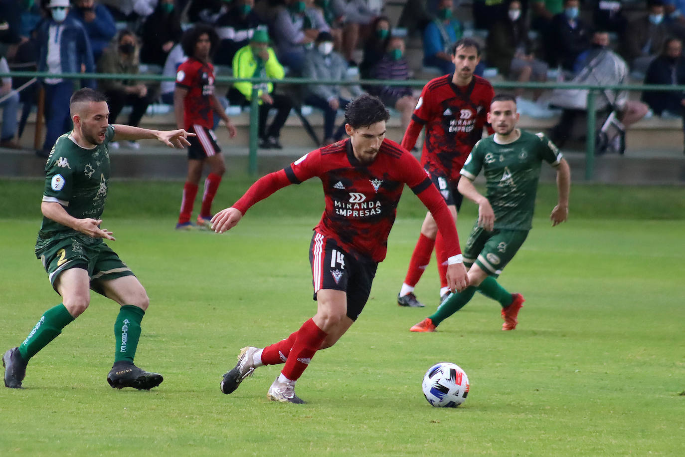 El Atlético Astorga recibió al Mirandés B en la semifinal del playoff de ascenso a Segunda RFEF.