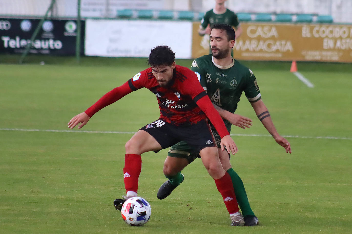 El Atlético Astorga recibió al Mirandés B en la semifinal del playoff de ascenso a Segunda RFEF.