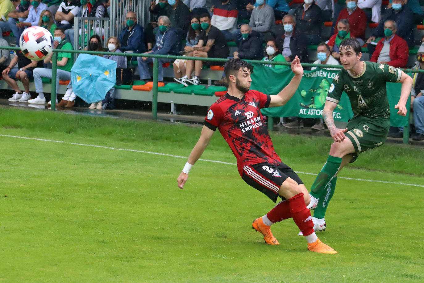 El Atlético Astorga recibió al Mirandés B en la semifinal del playoff de ascenso a Segunda RFEF.