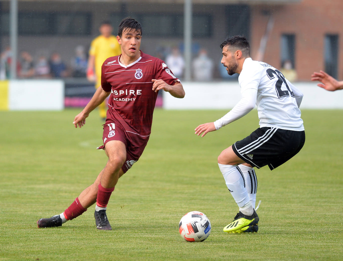 El conjunto leonés pierde en las semifinales de la fase de ascenso ante el Burgos Promesas por 2-1.