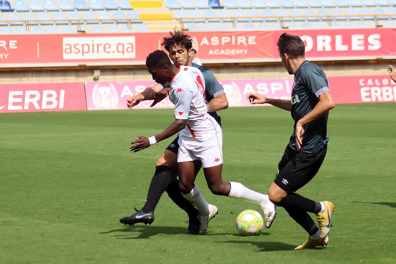 El conjunto dirigido por Adrián Cantabrana no puede con el Rayo Vallecano y pone el broche a una histórica temporada con derrota.